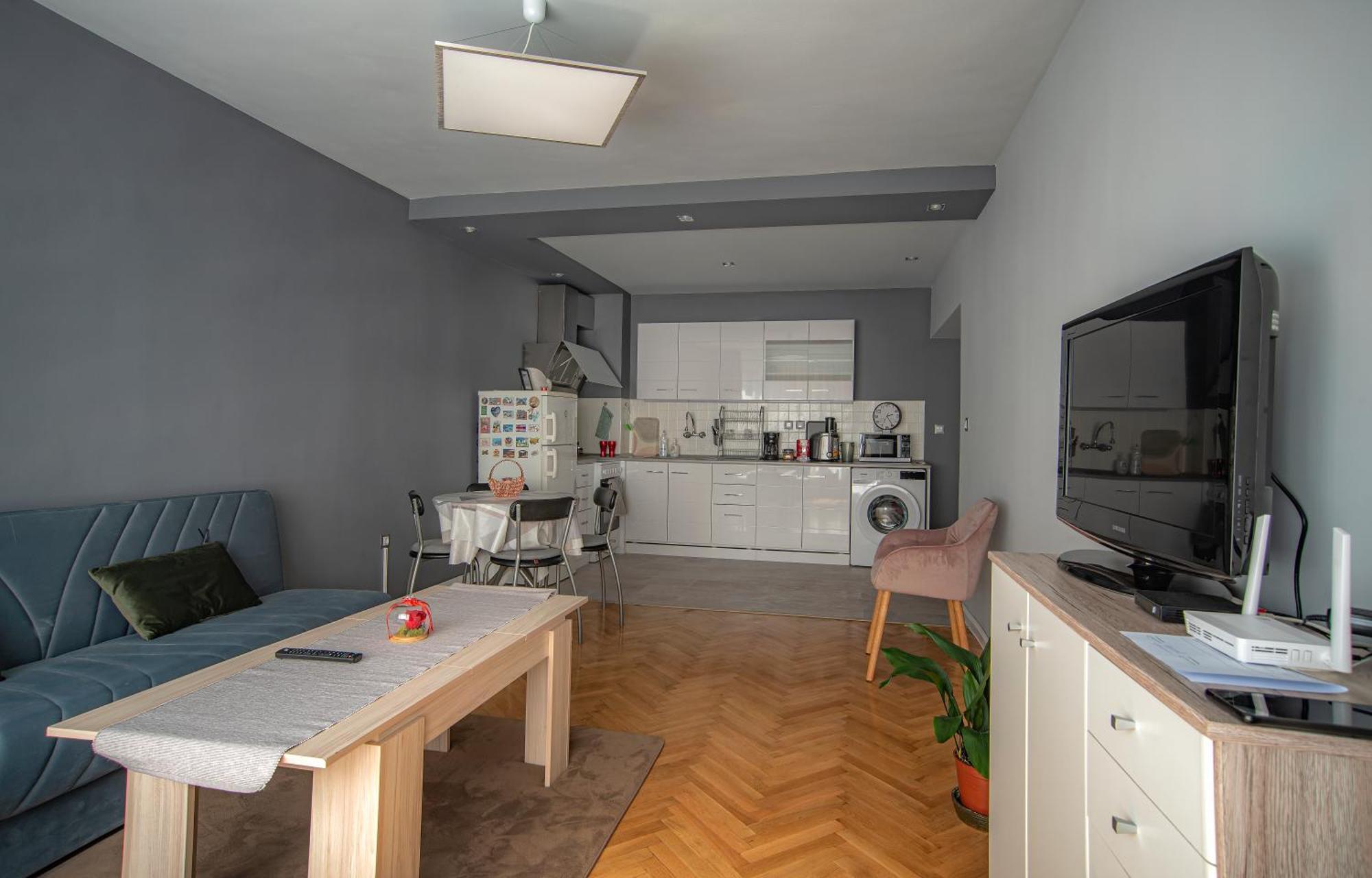 July's Comfort Place Apartment *